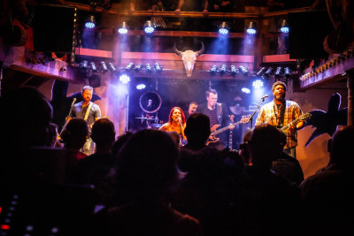 Blues Caravan 2021 mit Jeremiah Johnson, Ryan Perry & Whitney Shay &middot; Mühle Hunziken