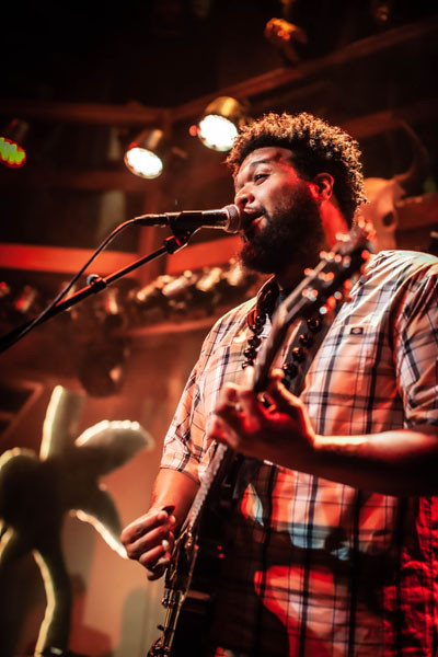 Blues Caravan 2021 mit Jeremiah Johnson, Ryan Perry & Whitney Shay &middot; Mühle Hunziken