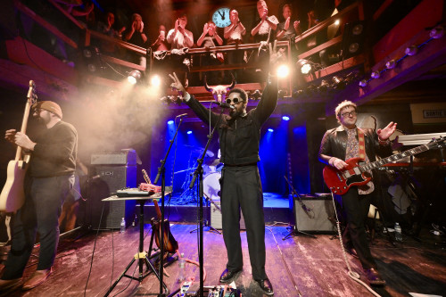 Curtis Harding / Support: Zoey &middot; Mühle Hunziken