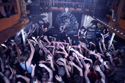 Donots / Support: The High Times &middot; Mühle Hunziken