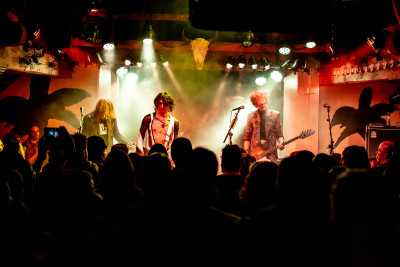 The Darkness / Support: Désirée Mishoe &middot; Mühle Hunziken