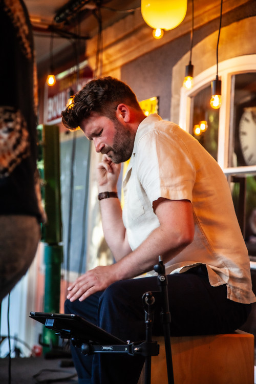 Allman Brown / Support: Jul Oliver &middot; Mühle Hunziken