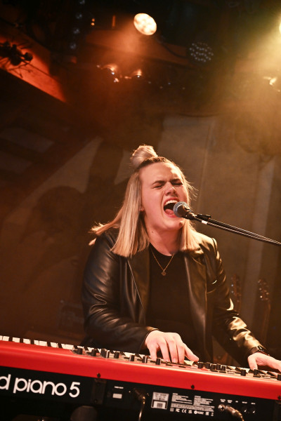 Anna Rossinelli / Support: Zoey &middot; Mühle Hunziken