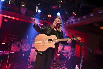 Anna Rossinelli / Support: Zoey &middot; Mühle Hunziken