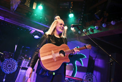Anna Rossinelli / Support: Zoey &middot; Mühle Hunziken
