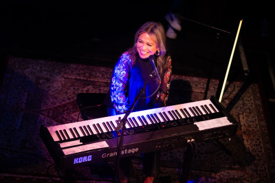Caroline Chevin feat. Rose Ann Dimalanta &middot; Mühle Hunziken