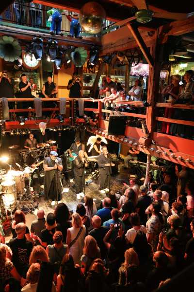 Earth, Wind & Fire Experience &middot; Mühle Hunziken