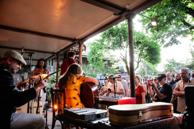 Kitty, Daisy & Lewis &middot; Mühle Hunziken