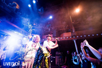 Red Shoes / Support: Container 6 &middot; Mühle Hunziken