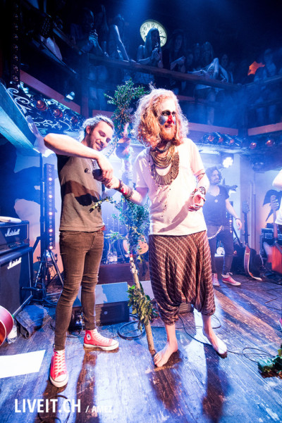 Red Shoes / Support: Container 6 &middot; Mühle Hunziken