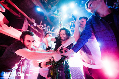 Red Shoes / Support: Container 6 &middot; Mühle Hunziken