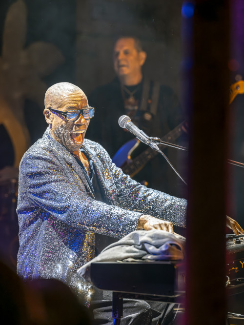 ROACHFORD / Support: Ada Morghe &middot; Mühle Hunziken