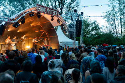 Sons of the East Openair / Support: Niamh McCrystal &middot; Mühle Hunziken