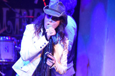 Stacie Collins / Support: Cricklewood &middot; Mühle Hunziken