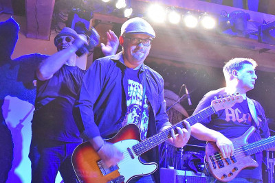 Stacie Collins / Support: Cricklewood &middot; Mühle Hunziken