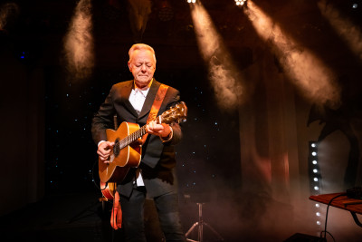 Tommy Emmanuel / Special Guest: Mike Dawes &middot; Mühle Hunziken